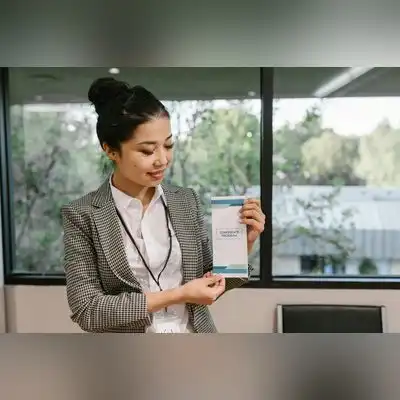 梁霜文